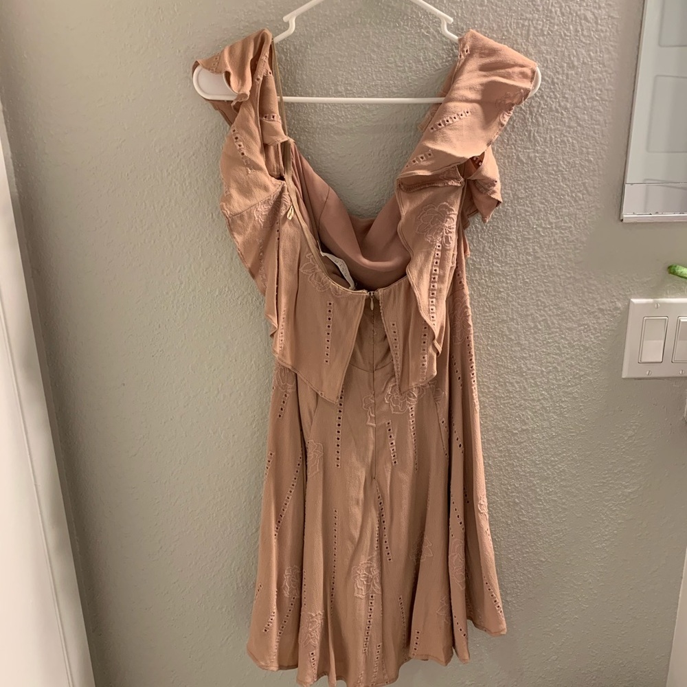 ASTR Sabina Mauve Embroidered Dress - Picture 6 of 7